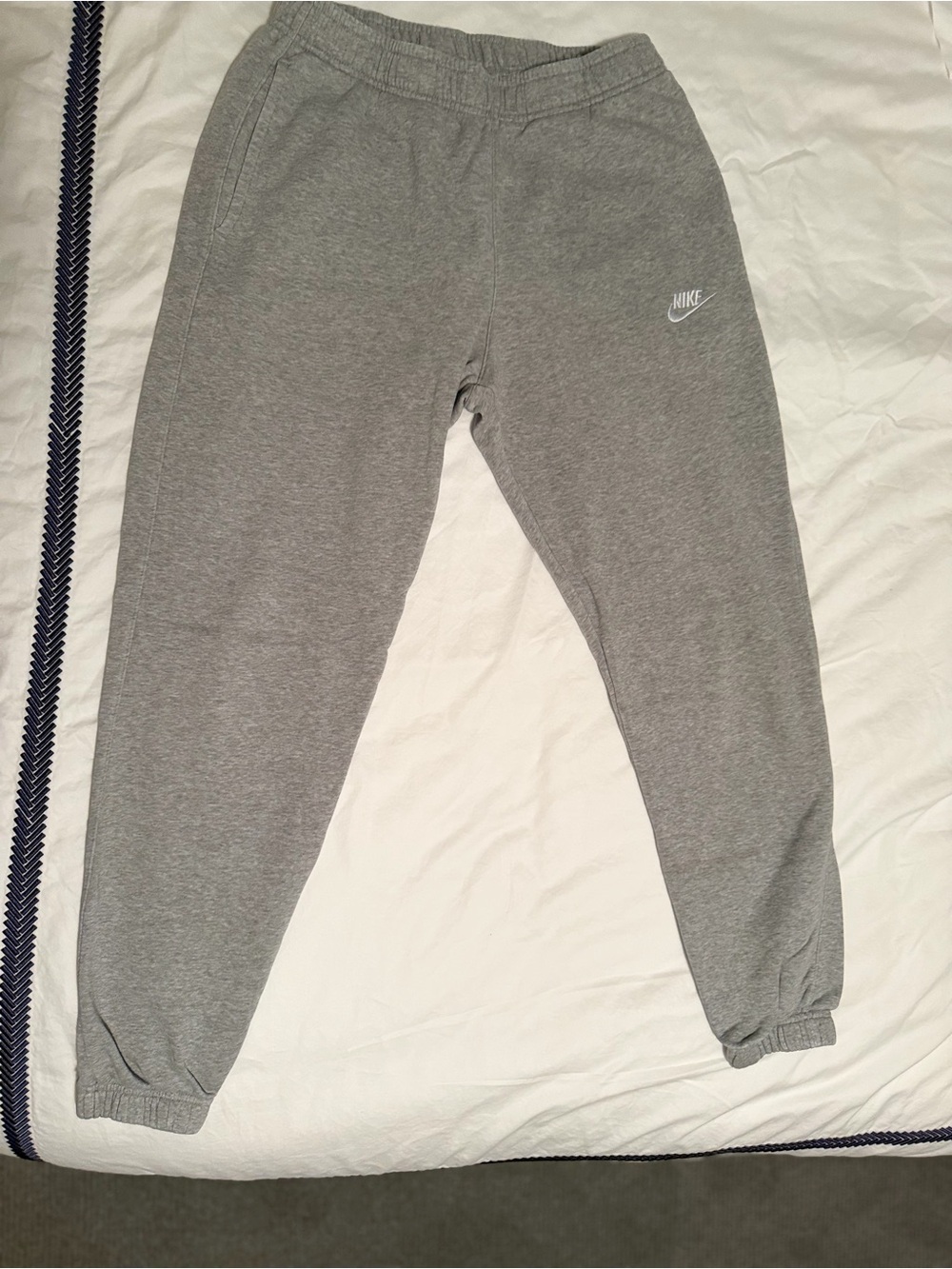 Nike Men’s Gray Men's Fleece Joggers with Small white Logo